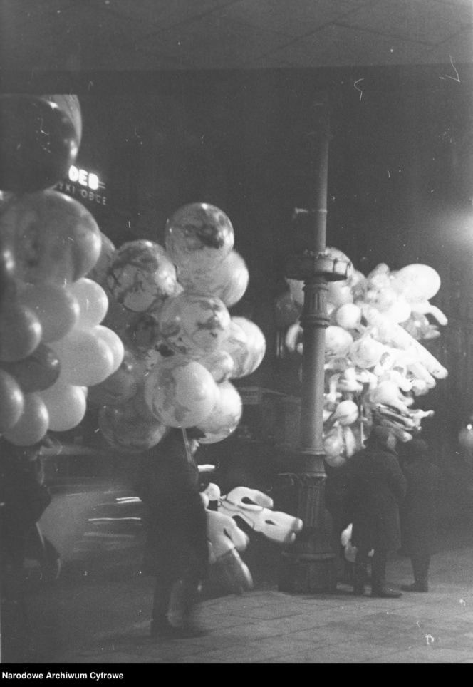 Sylwestrowe bale w II RP. Elegancja, szampan i mazur o północy