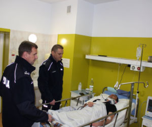 Policjanci z Tarnobrzega ranni w pościgu nadal przebywają w szpitalu