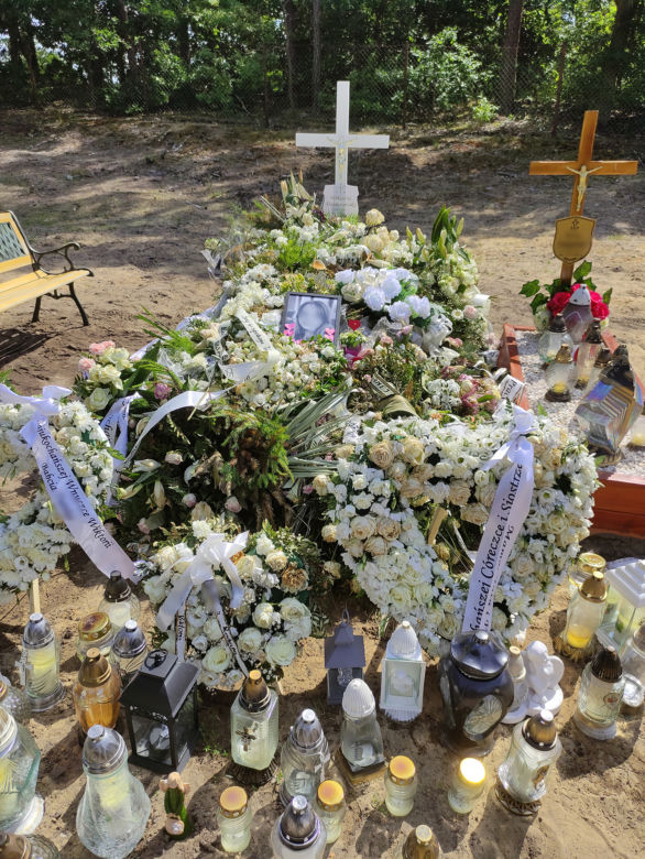 Grób Wiktorii, która zginęła w wypadku w Bydgoszczy
