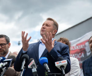 Przemysław Czarnek i Daniel Obajtek protestują przed „Solino”