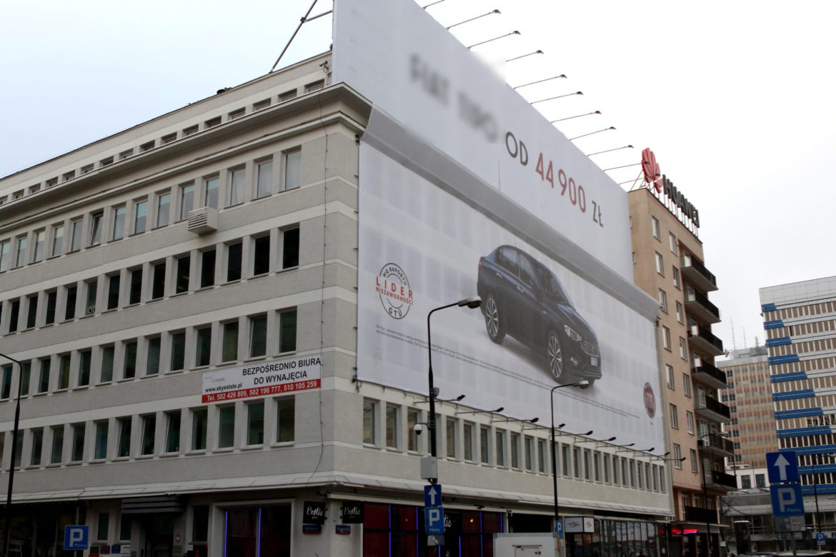 Wielkie reklamy zostają