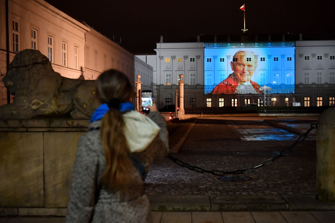 Wizerunek Jana Pawła II na Pałacu Prezydenckim