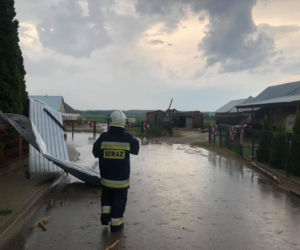 Burza na Podlasiu! Zerwany dach w Knyszynie