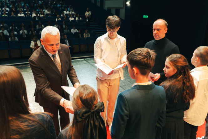 Najzdolniejsi uczniowie odebrali stypendia Prezydenta Miasta Siedlce