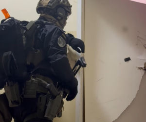 Gang krakowskich pseudokibiców rozbity. W akcji wzięło udział blisko 100 policjantów 