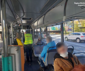W Chorzowie i Świętochłowicach ruszyły zmasowane kontrole policji. Chodzi o maseczki w autobusach [ZDJĘCIA]