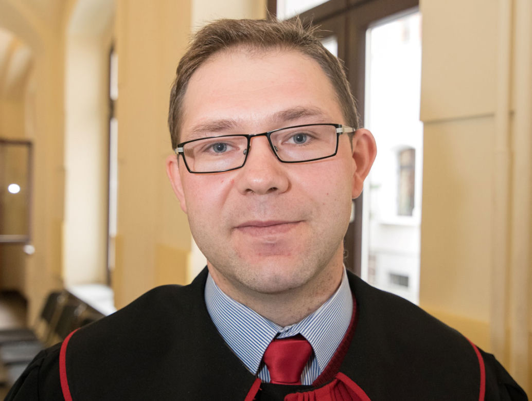 Wypuścili pedofila, zgwałcił 8-latka