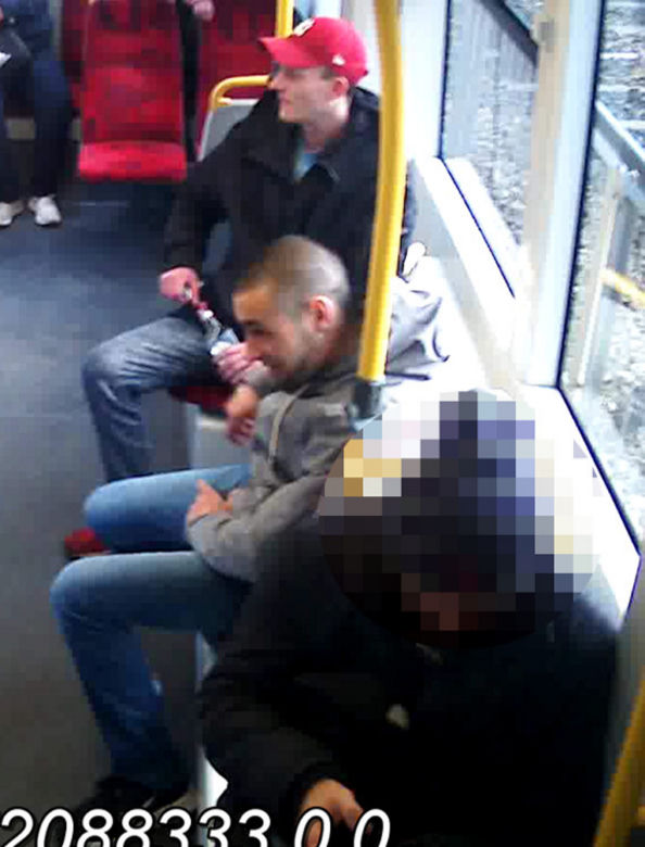 Brutalna napaść o świcie. Policja pilnie poszukuje tych mężczyzn