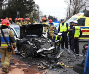 Wypadek w Markach. Autobus zderzył się z osobówką. Jest wielu rannych!