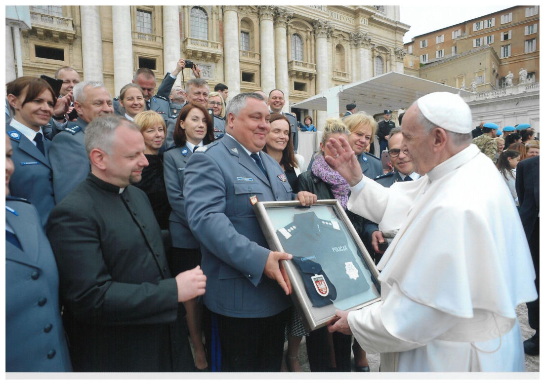 Selfie z Franciszkiem? Małopolscy policjanci na audiencji w Watykanie