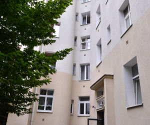 Emerytka wypadła z okna na Powiślu