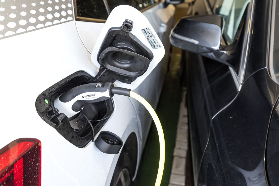 Samochód elektryczny, ładowanie samochodu