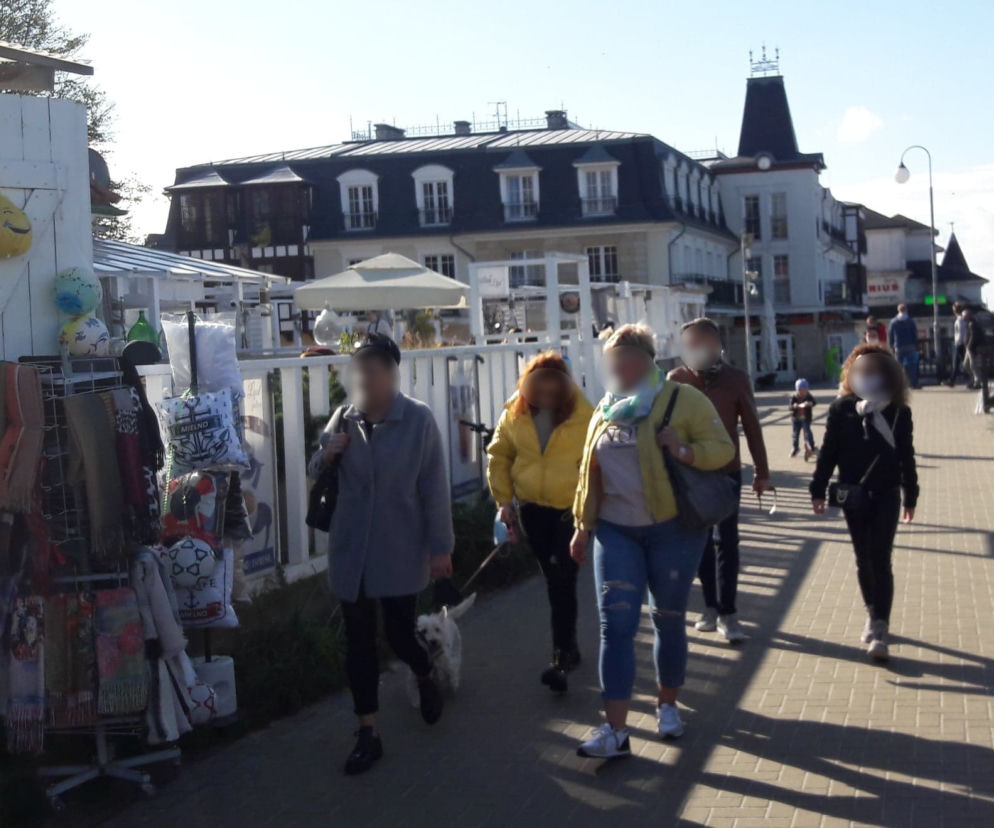 W zachodniopomorskich kurortach wiele osób nie nosi maseczek
