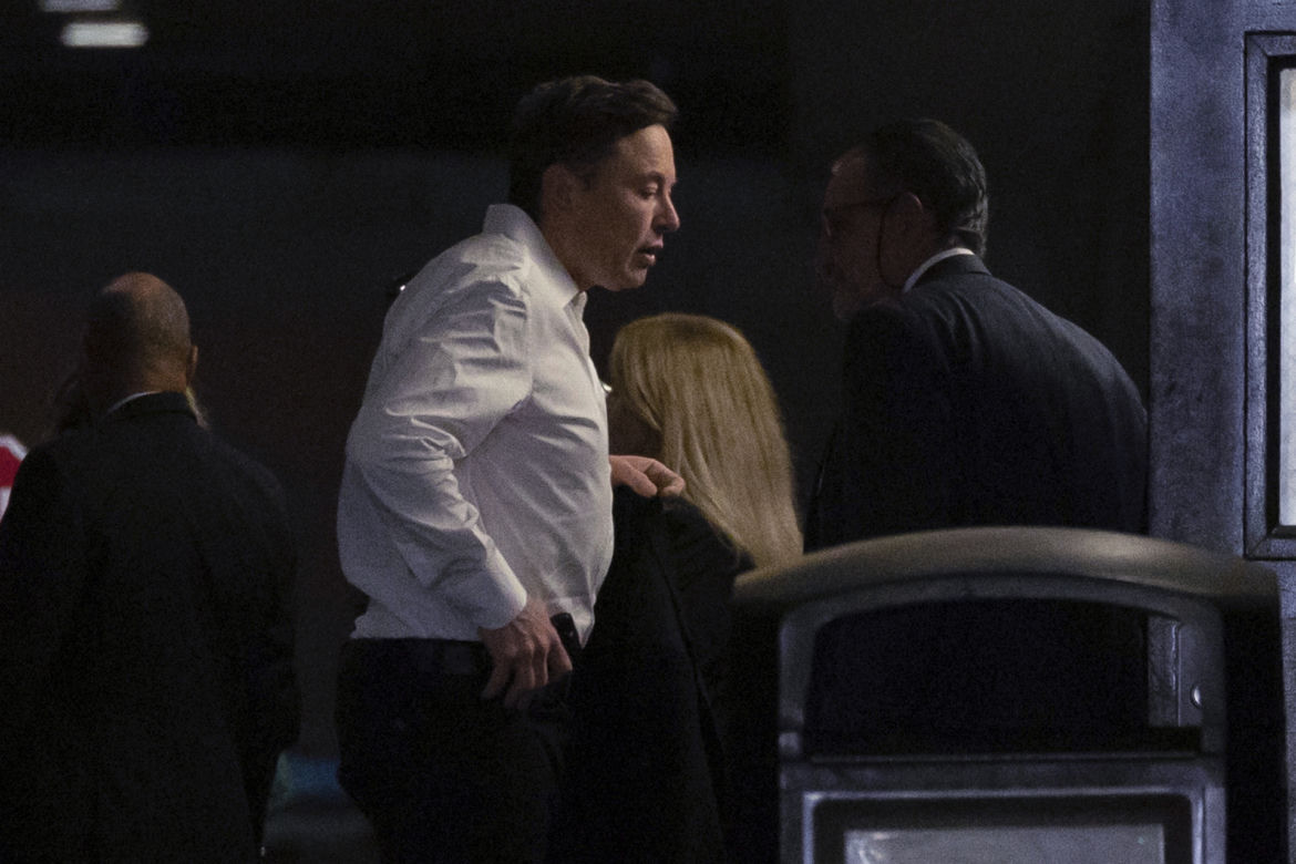 Elon Musk pokazał syna, którego nazwał X AE A-XII! Podobieństwo szokuje, chłopiec niczym klon