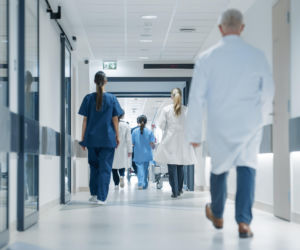 Czarny Tydzień w szpitalach powiatowych. Czarne flagi, czarne koszulki i głośny apel do pacjentów