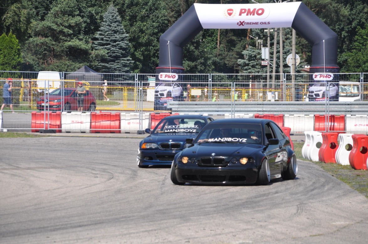 Auto Moto Fiesta 2023 na Torze Kielce. Dużo pięknych samochodów i pokazy driftu
