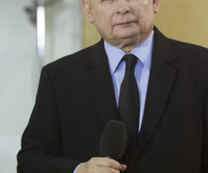 Prezes PiS krytykuje zarobki aniołków Glapińskiego