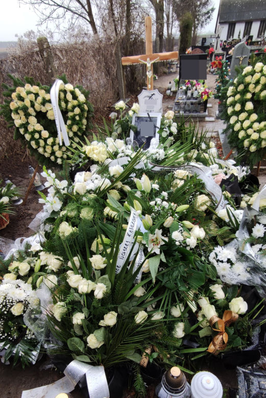 Grób tragicznie zmarłej 14-latki. Całe Wierzchosławice płaczą po jej śmierci