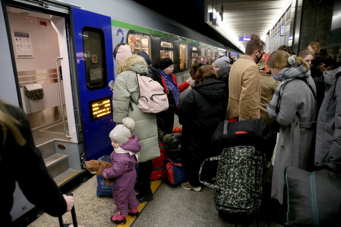 Horror na Centralnym. Bez prysznica, z dziećmi na posadzce. Dramatyczne historie uchodźców z Ukrainy
