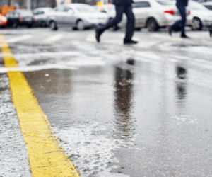 Pogoda na wtorek. Opady marznące, deszcz ze śniegiem i porywisty wiatr