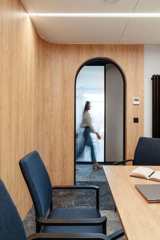 Harmonia w miejscu pracy. Nowy projekt biura autorstwa SAAN Architekci