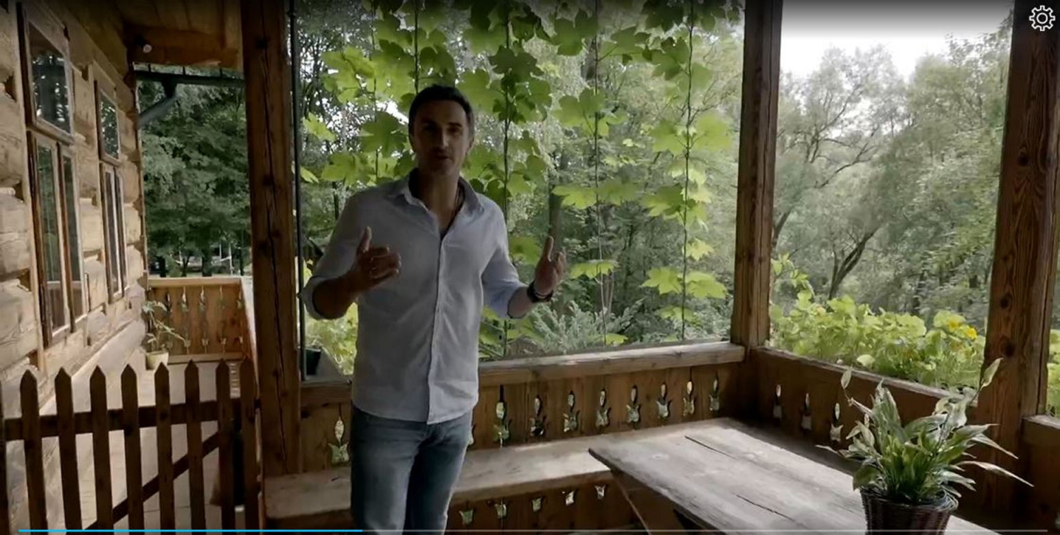 Sebastian Karpiel-Bułecka Piosenkarz gospodarzem programu "Magiczne Podhale"