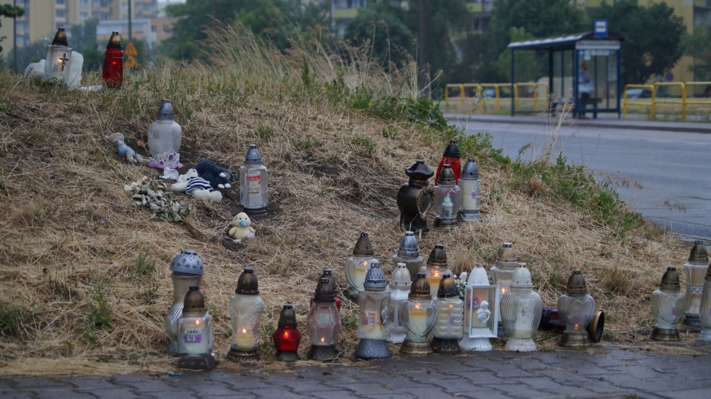 Korona księżniczki i pluszowe misie w miejscu tragedii! Tu zginęła 12-letnia Wiktoria [ZDJĘCIA, WIDE]