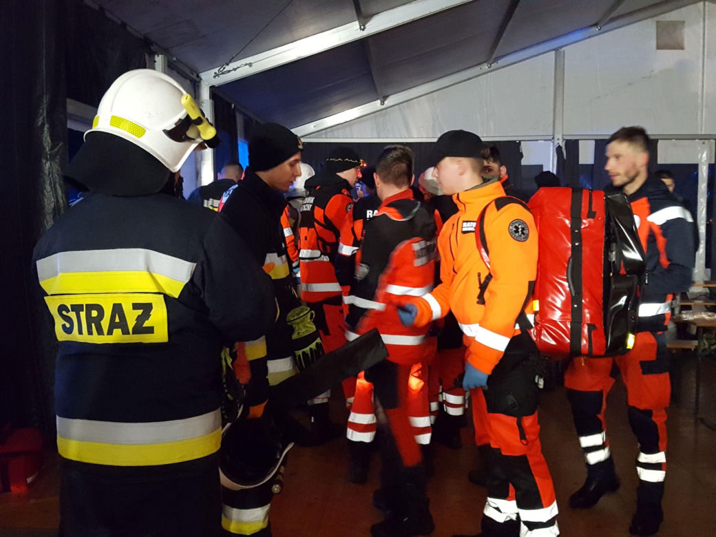 Samolot wbił się w strefę dla publiczności. Ćwiczenia służb na lotnisku w Lesznie