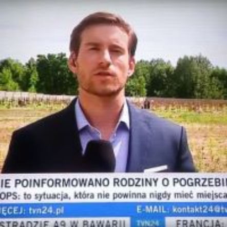 Ten pogrzeb - wpadka reportera w wejściu na żywo VIDEO