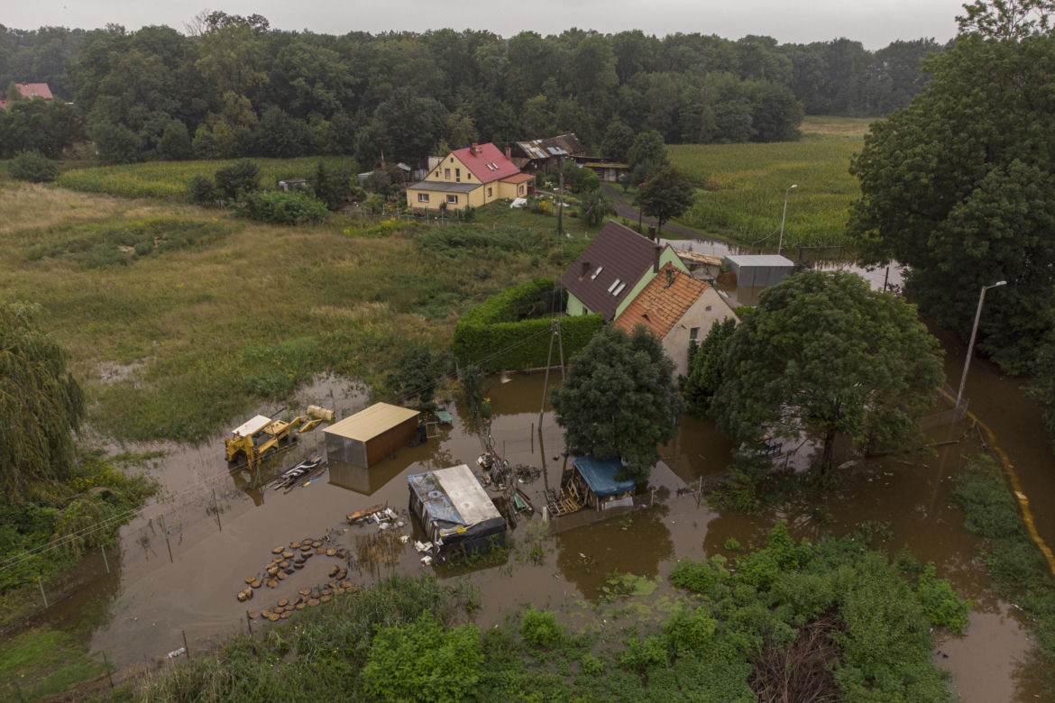 Czarna Woda zalewa Gniechowice