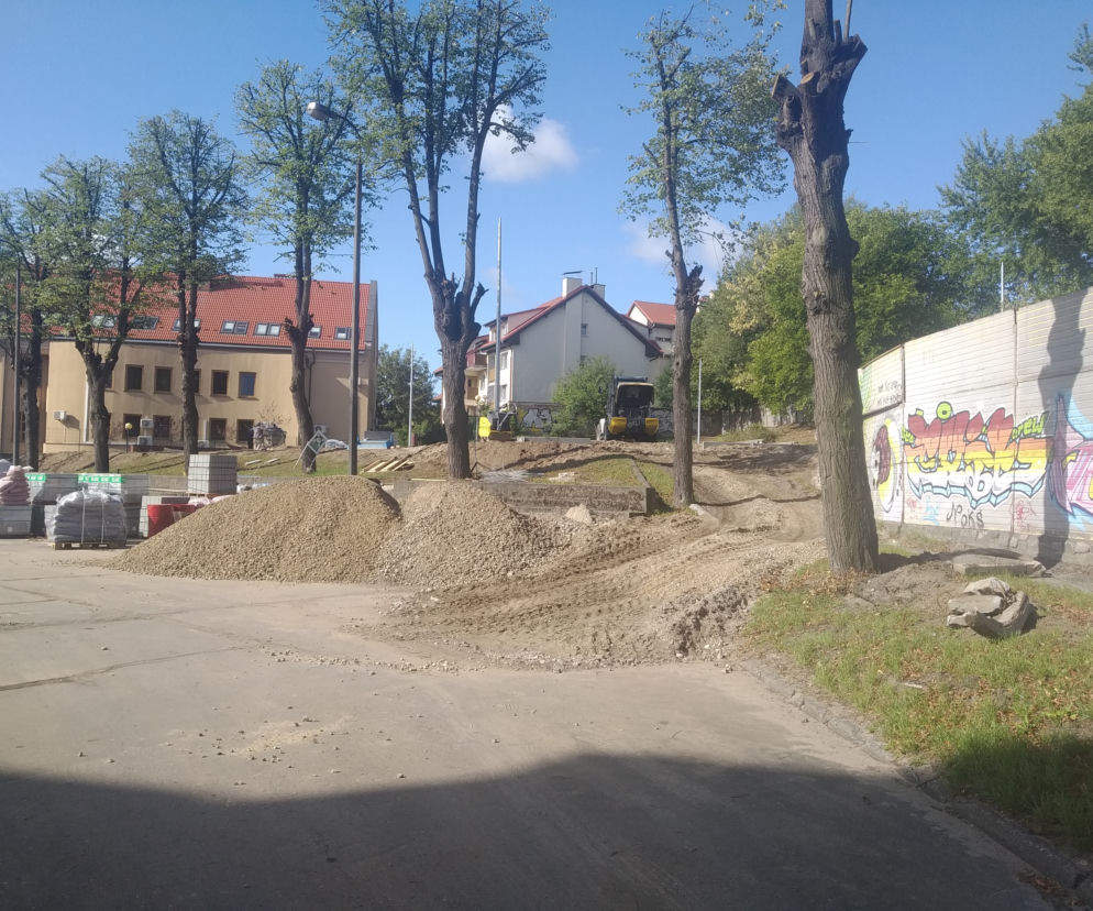Ruszyła budowa boiska przy 4 LO. Zobaczcie jak przebiegają prace. 