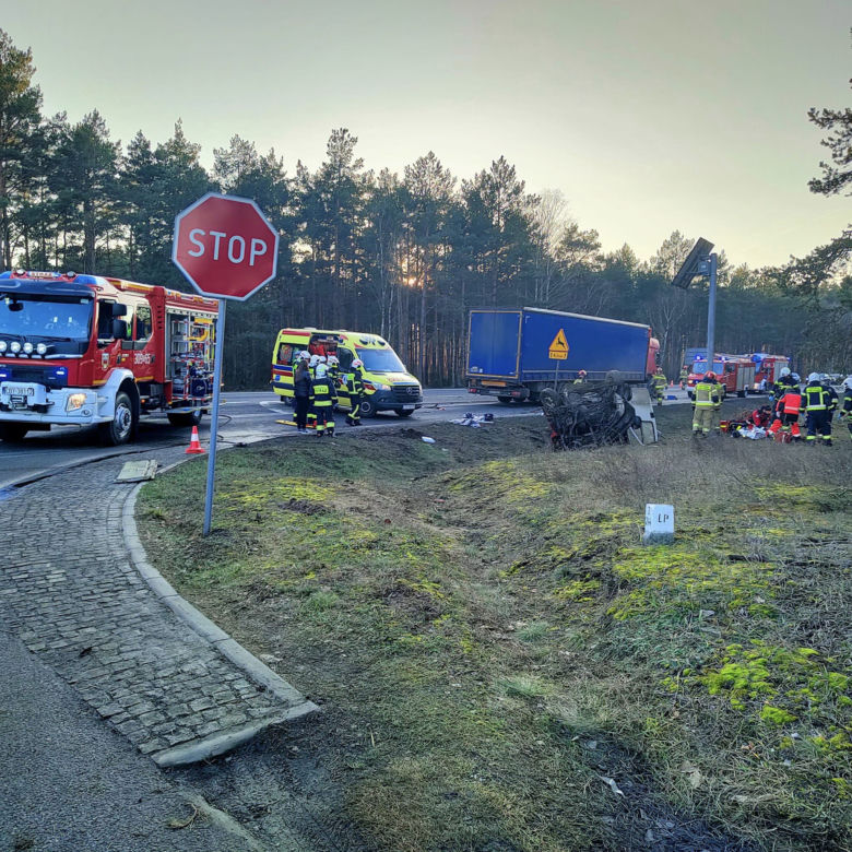 Groźny wypadek na DK 10 pod Bydgoszczą! Dwie osoby poszkodowane [ZDJĘCIA]