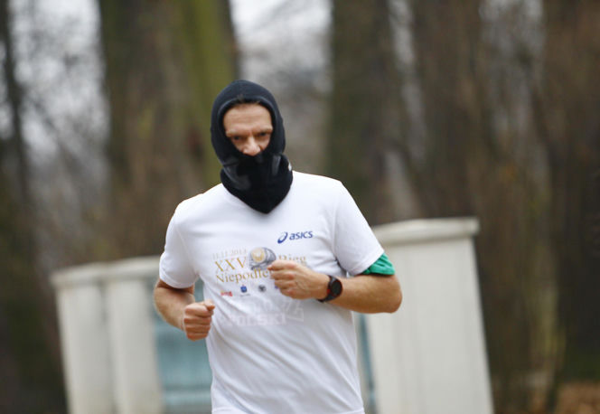 Donald Tusk gra w piłkę