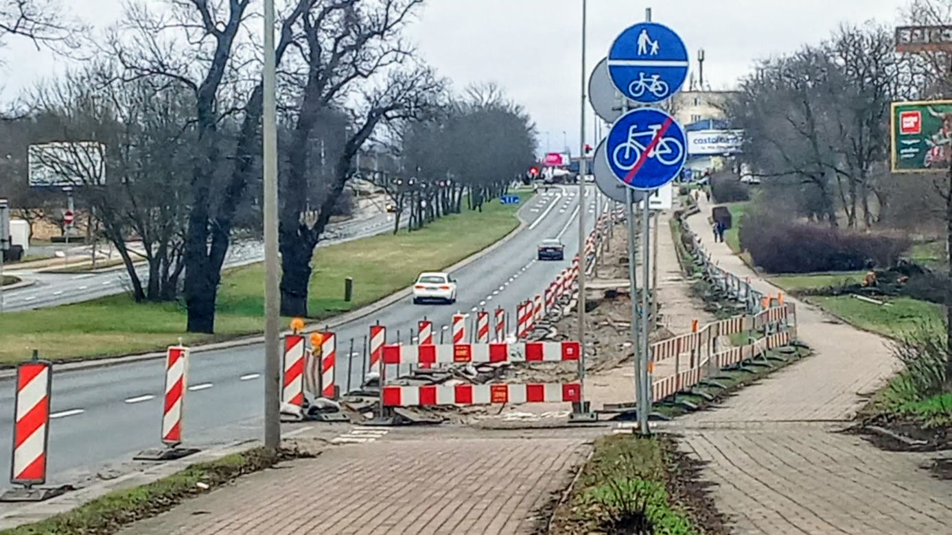 Ulica rozkopana, drzewa wycięte, kierowcy narzekają. Co z nowym dojazdem do sklepu IKEA w Szczecinie?