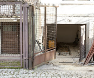 Wiercą Kaczyńskiemu za ścianą