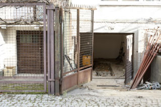 Wiercą Kaczyńskiemu za ścianą