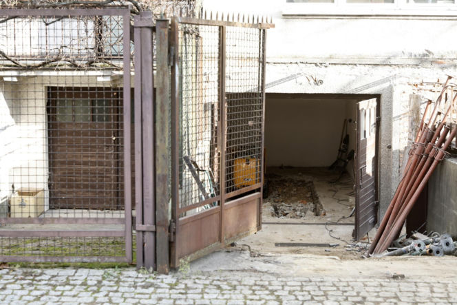 Wiercą Kaczyńskiemu za ścianą