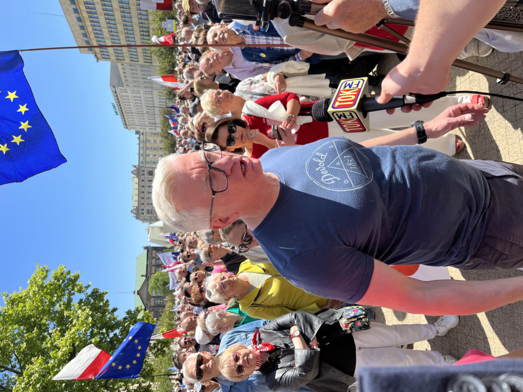Toast za Wolność w Poznaniu. Tysiące ludzi na placu Wolności