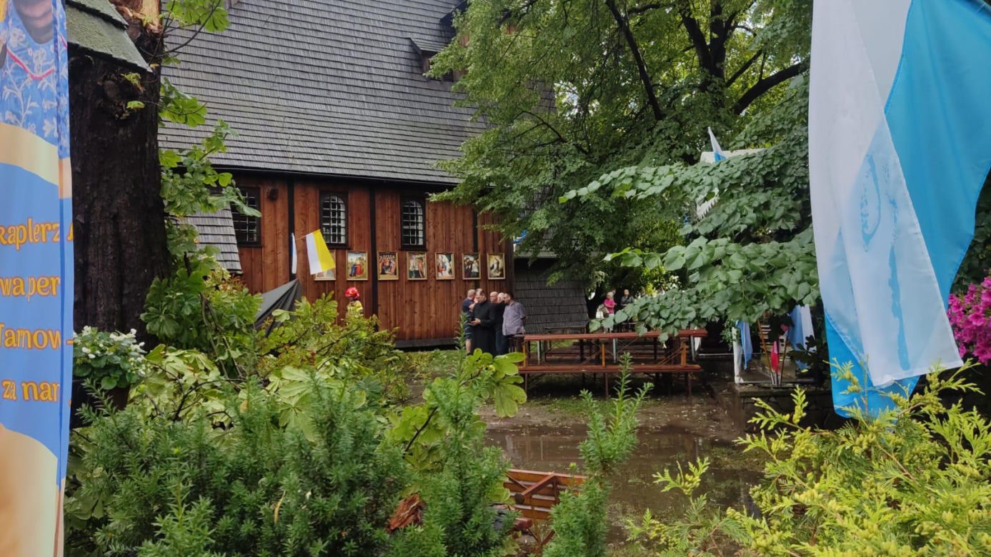 Gwałtowna nawałnica przeszła przez region tarnowski. Zalane ulice, uszkodzone dachy i połamane drzewa