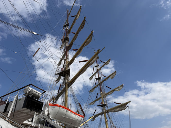 Z Gdyni przez Bahamy do Nowego Jorku! "Dar Młodzieży" wyruszył właśnie w swój najprawdopodobniej ostatni tak długi rejs