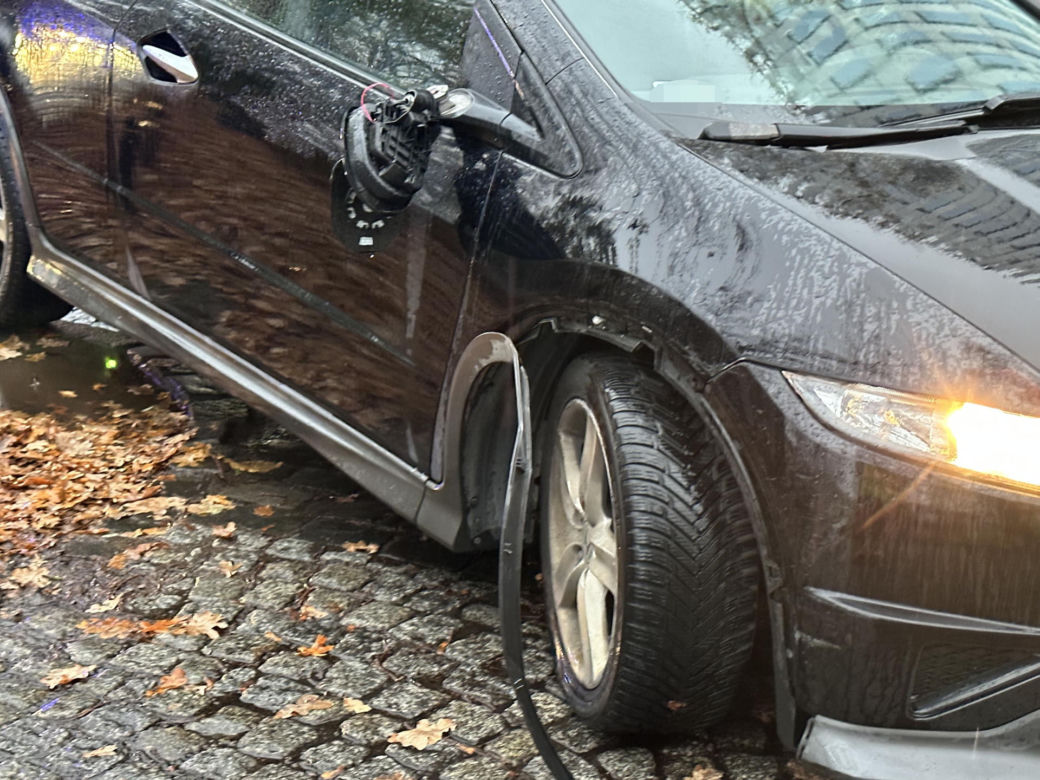 Niecodzienna kolizja w Śródmieściu. Pijana zgłosiła pijanego, oboje zostali zatrzymani