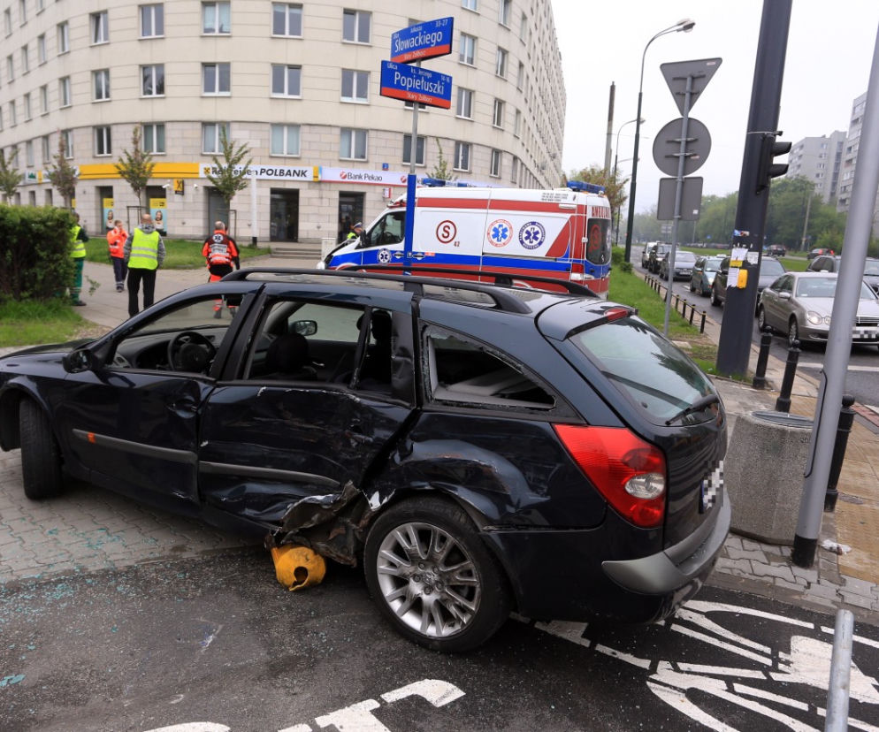 zderzenie osobówki z karetką pogotowia