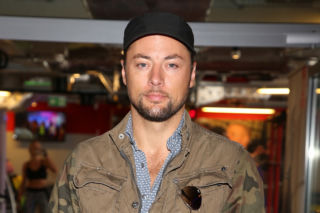 Maciej Dolega: TVN, TVP, wiek, żona, dzieci, Instagram, model. Co wiemy o dziennikarzu?