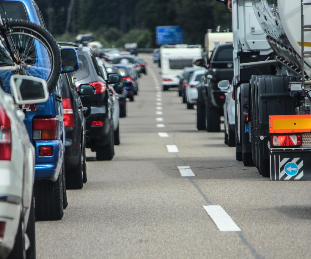 Trzy samochody zderzyły się na autostardzie A4! Utrudnienia [29.08.2021]