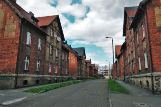 Zachwyca zabytkowym osiedlem familoków. To jedno z najpiękniejszych miast na Śląsku