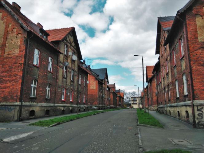 Zachwyca zabytkowym osiedlem familoków. To jedno z najpiękniejszych miast na Śląsku