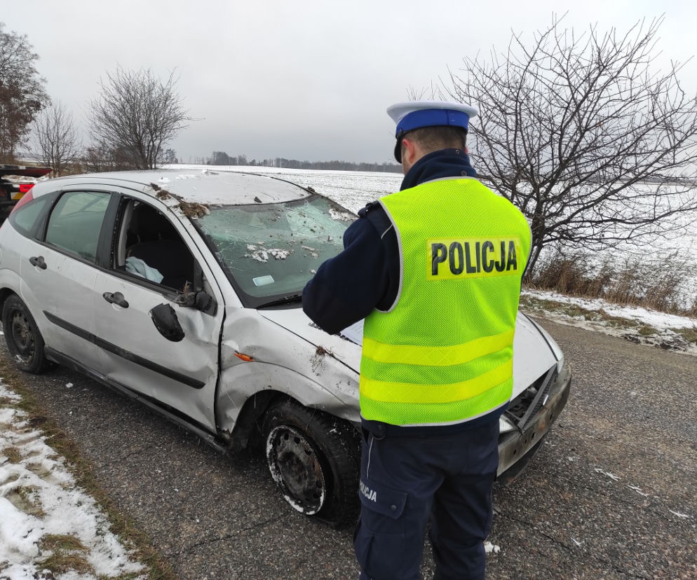 Pijany wsiadł za kółko i ruszył! Swoją podróż zakończył na dachu [ZDJĘCIA]