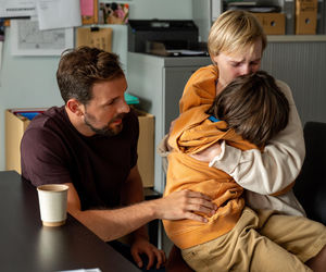 Barwy szczęścia odc. 3276. Sonia (Weronika Nockowska), Marcin Kodur (Oskar Stoczyński), Mateuszek (Filip Kowalewicz)