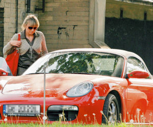 Anna Guzik sprzedała porsche, żeby jeździć koleją