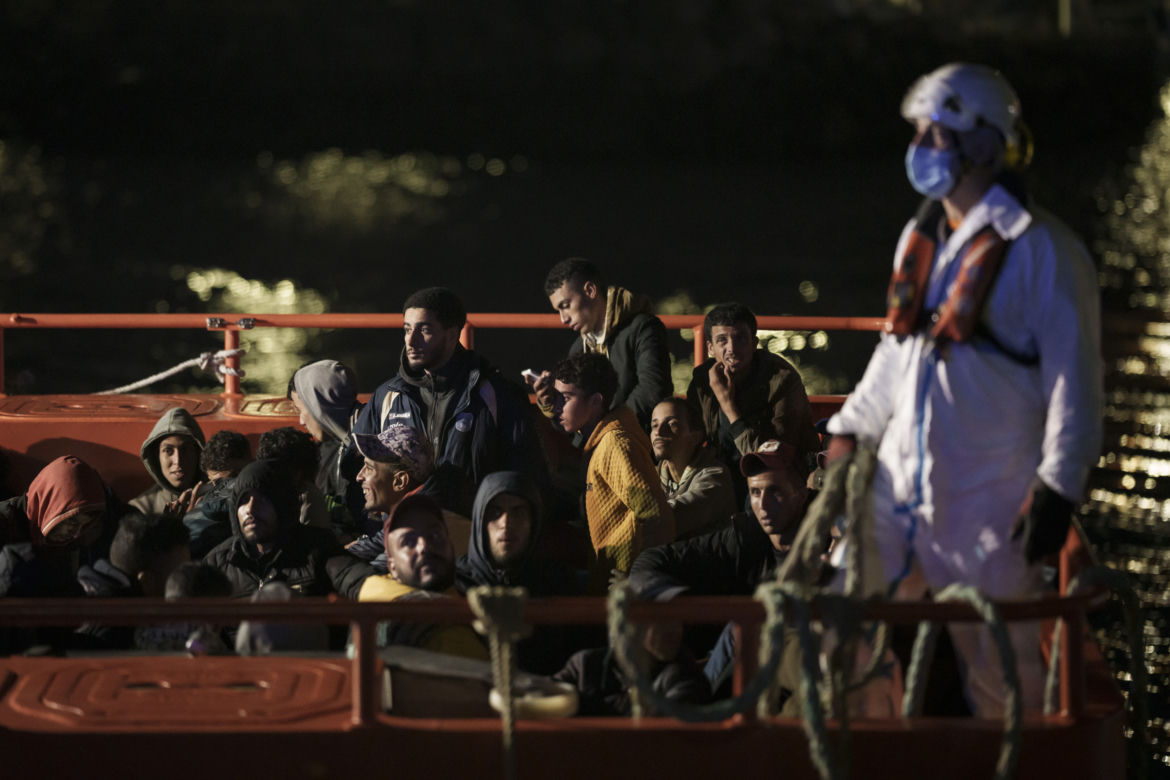 27 osób nie żyje po zatonięciu statku, przewożącego migrantów
